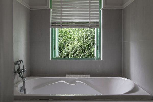 Fiberglass Tub Installation in Cedar Lake